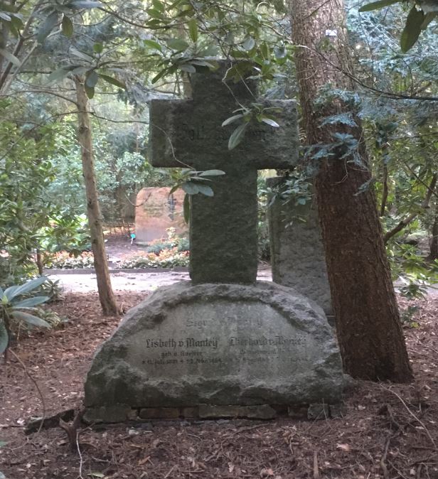 Grabstein Eberhard von Manteÿ, Parkfriedhof Lichterfelde, Berlin