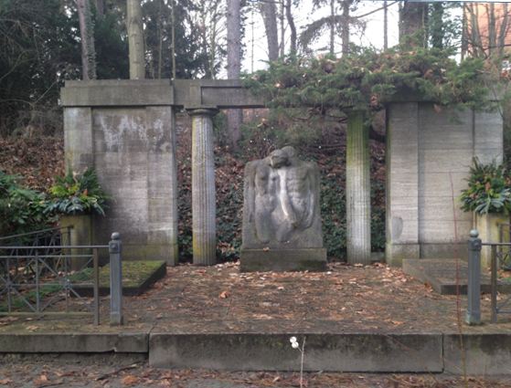 Grabstein Lotte Ullstein, geb. Lehmann, Friedhof Heerstraße, Berlin-Charlottenburg, Deutschland