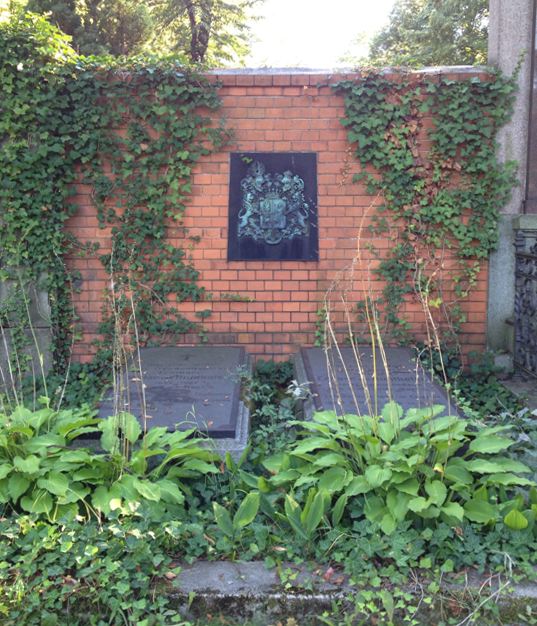 Grabstein Victor Freiherr von Richthofen, Friedhof Columbiadamm, Berlin-Neukölln