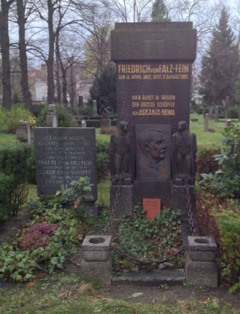 Grabstein Gertrud von Schlippe, geb. von Falz-Fein, Alter Friedhof der Zwölf-Apostel-Gemeinde, Berlin-Schöneberg