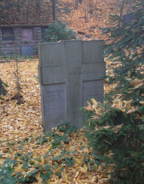 Grabstein Werner von Beesten, Friedhof Steglitz, Berlin, Deutschland