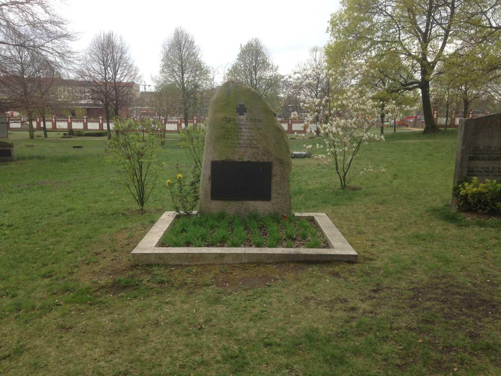 Grabstein Ludwig von Schröder, Invalidenfriedhof Berlin