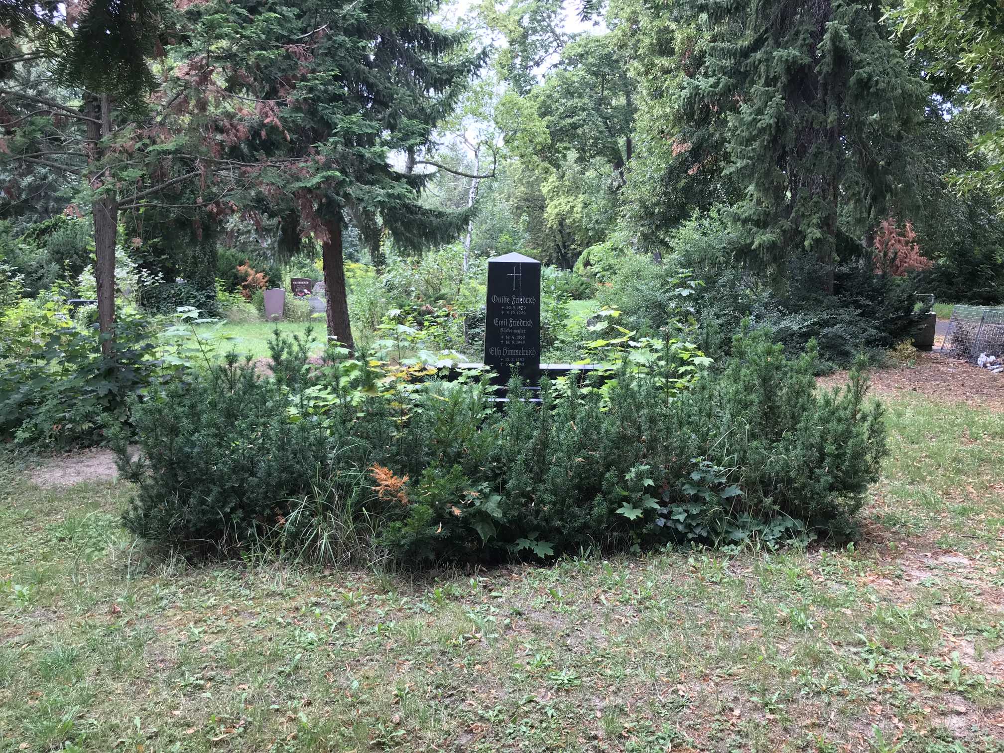 Grabstein Emil Friedrich, Neuer St. Jacobi-Friedhof, Berlin-Neukölln, Deutschland